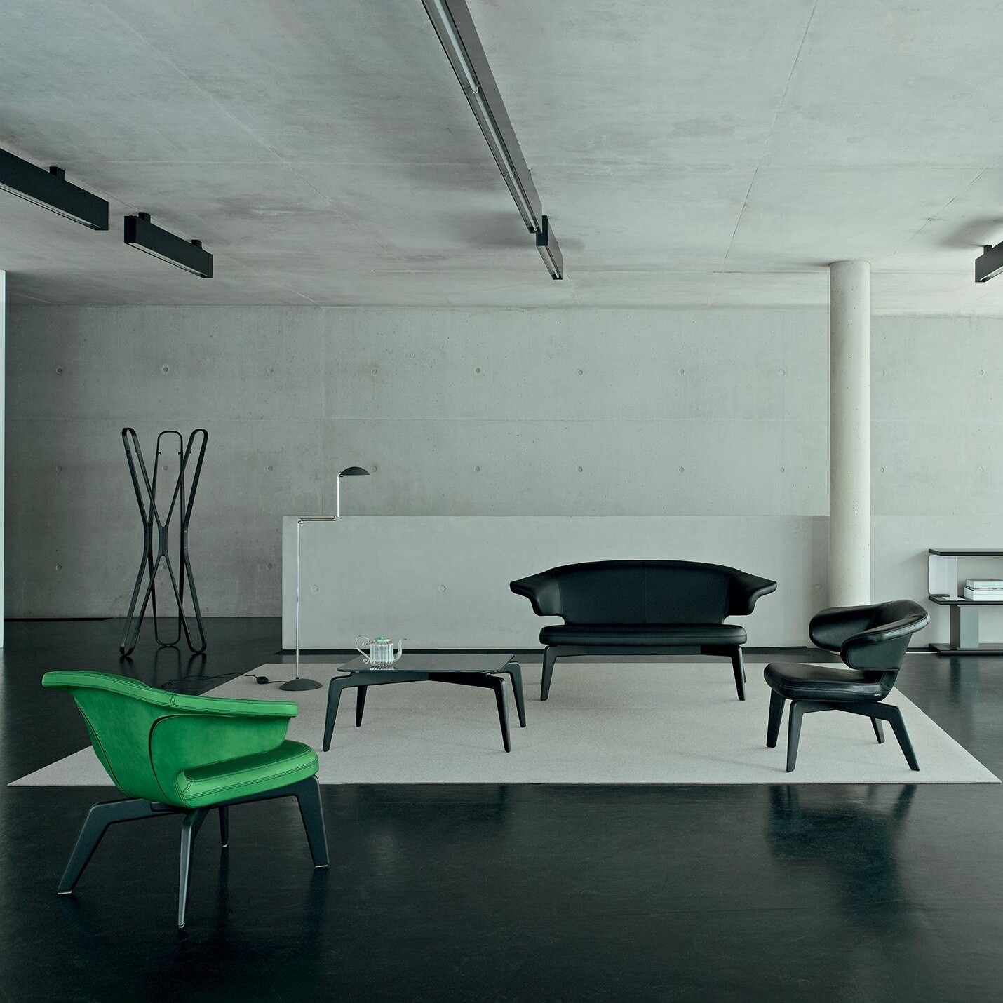 ClassiCon Munich Lounge Chair | AmbienteDirect