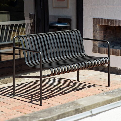 HAY Palissade Außenbank in Anthrazit, modernes Design, robustes Metallmaterial, für Garten und Terrasse. - Palissade Dining Gartenbank