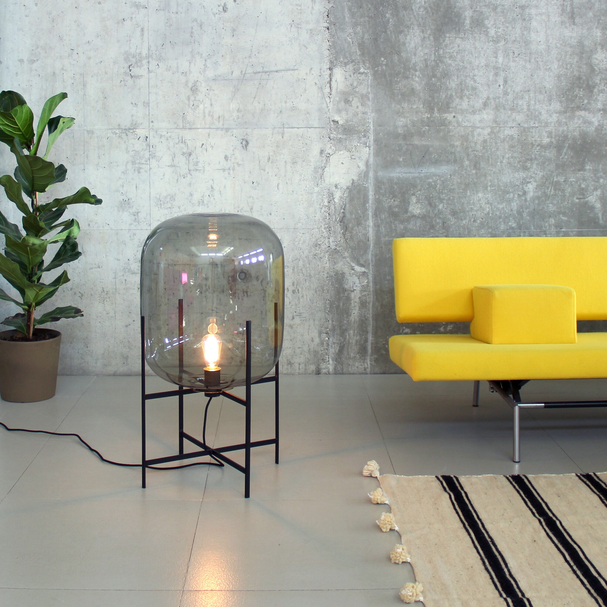 Spanje aan de andere kant, koud pulpo Oda Medium Floor Lamp Frame Black | AmbienteDirect