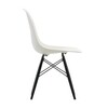 Vitra - Eames Plastic Side Chair DSW érable noir H43cm - blanc/châssis érable noir/entretoises noires/patins de protection y comp./hauteur nouvelle