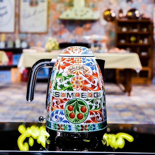 Smeg Limited Edition D&G KLF03 Kettle 1,7l | AmbienteDirect
