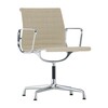 Vitra - EA 104 Aluminium Chair-Chaise avec accoudoirs - gris chaud/ivoire/piètement en aluminium poli/avec patins de protection