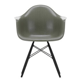 Vitra - Eames Fiberglass Armchair DAW Ahorn schwarz