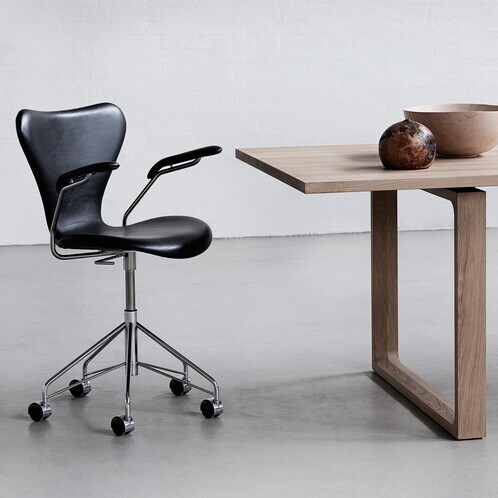 Fritz Hansen - Serie 7 Swivel Armrest Chair / Office Chair