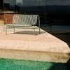 HAY Palissade Outdoor-Möbelkollektion, elegante Metall-Gartenbank am Poolrand mit Schattenwurf. - Special Edition Palissade Dining Gartenbank