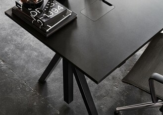 Height-adjustable work desk - String Furniture