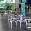 HAY Palissade Outdoor-Möbelkollektion mit Metallstühlen und -bänken in urbaner Umgebung, modernes Design. - Palissade Garten Loungesessel niedrig Feuerverzinkt 2er Set