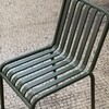 Grüner HAY Palissade Stuhl aus Metall mit vertikalen Streben, modernes Design, für Außenbereiche geeignet. - Palissade Gartenstuhl 4er Set