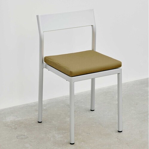 Weißer HAY Palissade Stuhl aus Metall mit olivgrünem Sitzkissen, modernes Design für Außenbereich. - Palissade Sitzkissen 52,5x48cm
