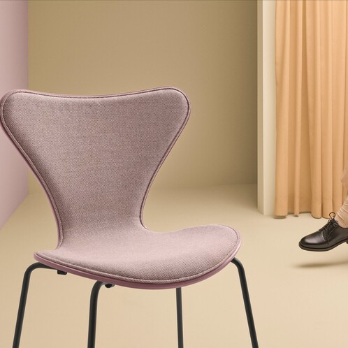 Fritz Hansen Serie 7 Stuhl Vorne gepolstert Warmes Graphit
