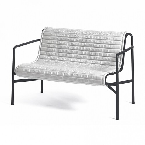 HAY Palissade gepolsterte Gartenbank aus Metall in Anthrazit, modernes Outdoor-Designermöbel, langlebig und stilvoll. - Palissade Steppkissen 107,5x104,5cm