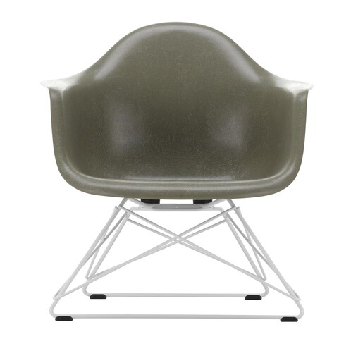 Vitra Eames Fiberglass Armchair LAR Gestell weiB AmbienteDirect