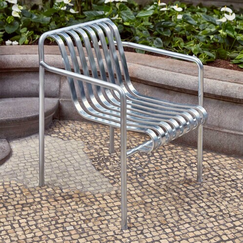 HAY Palissade Stuhl aus Metall im Freien, modernes Design, robuste Konstruktion, für Garten und Terrasse. - Palissade Dining Gartenarmlehnstuhl Feuerverzinkt