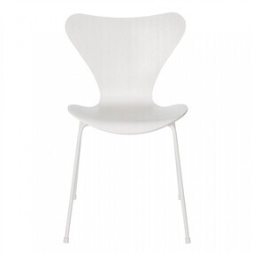 Fritz Hansen - Serie 7™ stoel geverfd essenhout monochroom