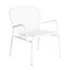 Petite Friture - Week-End Armlehnstuhl - weiß RAL 9016/gekörnte Epoxidfarbe/BxHxT 66x77x62cm/für Innen- und Außenbereich geeignet