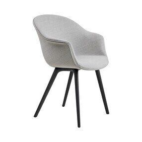 Gubi - Chaise coquille entièrement rembourré avec structure plastique Bat
