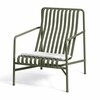 HAY Palissade Lounge Chair in Olive mit weißem Sitzkissen, elegantes Metall-Outdoor-Designmöbel - Palissade Sitzkissen 52,5x48cm