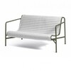 HAY Palissade Outdoor-Sofa in Olivgrün, robustes Design aus Metall mit strukturierter Sitzfläche, moderner Gartenmöbel-Stil. - Palissade Steppkissen 124x115,5cm