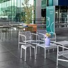 HAY Palissade Kollektion Außenmöbel aus Metall in moderner Terrassenumgebung mit Pflanzendekor und architektonischem Hintergrund. - Palissade Gartenhocker Feuerverzinkt
