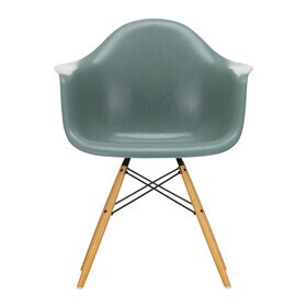 Vitra - Chaise avec accoudoirs Eames Fiberglass DAW érable doré