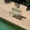 HAY Palissade Gartenbank aus Metall in Grün neben Pool mit Schattenmuster für Außenbereich Designermöbel. - Special Edition Palissade Dining Gartenbank