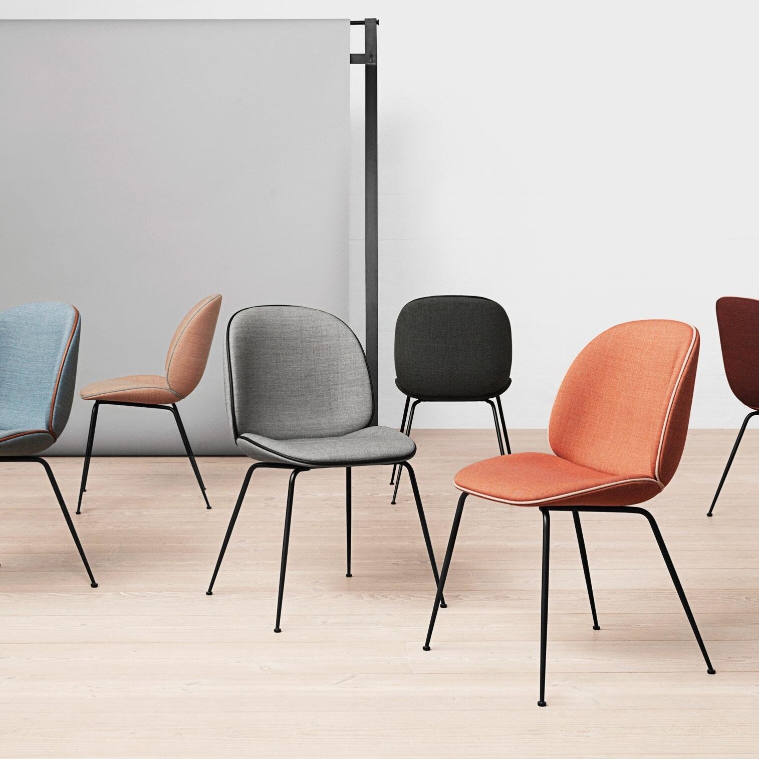 Gubi Beetle Chair With Fabric Black Base | AmbienteDirect