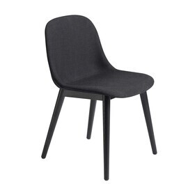 Muuto - Fiber - Stoel gepolsterd met houten onderstel