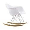Vitra - Eames Plastic Armchair RAR - Schommelstoel chroom - wit/polypropyleen/onderstel chroom/ ijzer ahorn