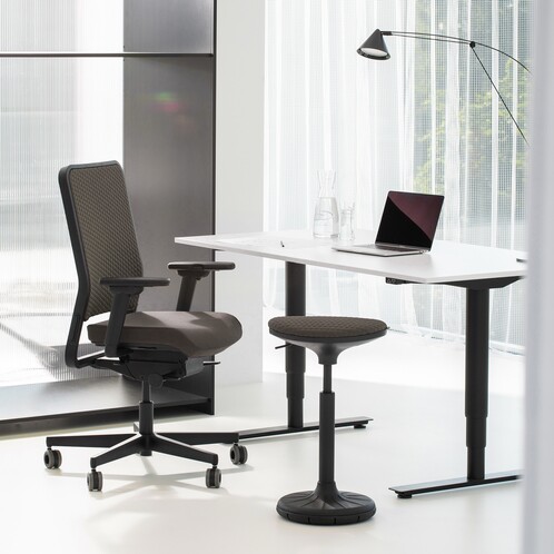 Low sitting desk chair discount
