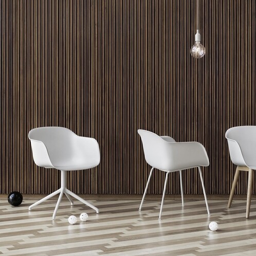 Muuto - Fiber Chair - Armleunstoel houten onderstel